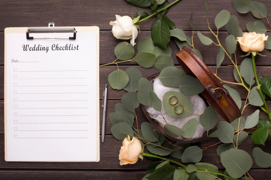 Empty Checklist, roses bouquet and golden rings